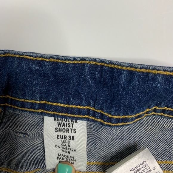 H&M women’s distressed cuffed denim shorts sz.8 - Picture 11 of 11